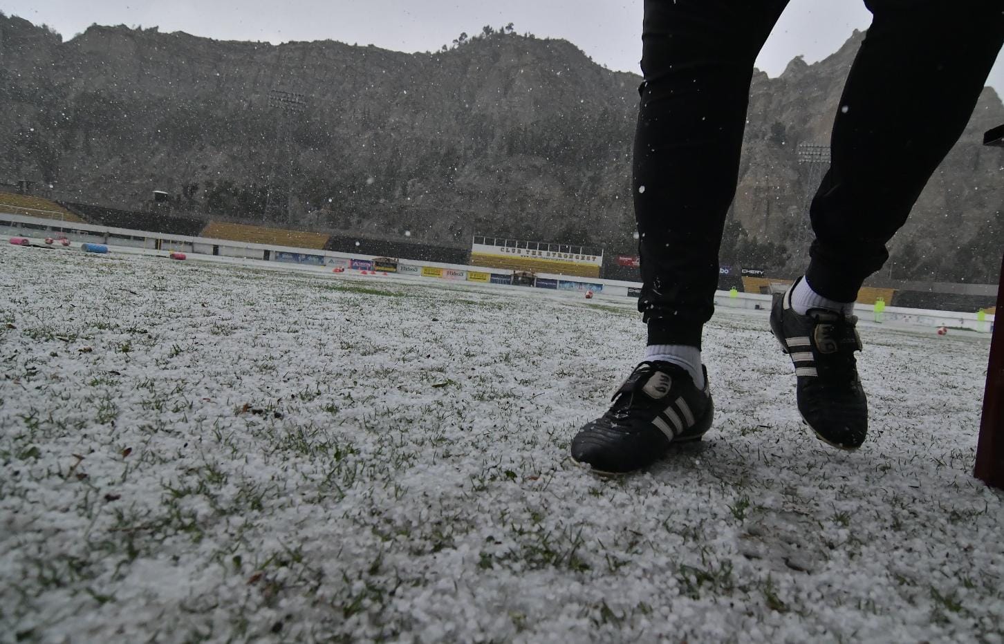 Una fuerte granizada interrumpe la primera práctica de la selección en Achumani