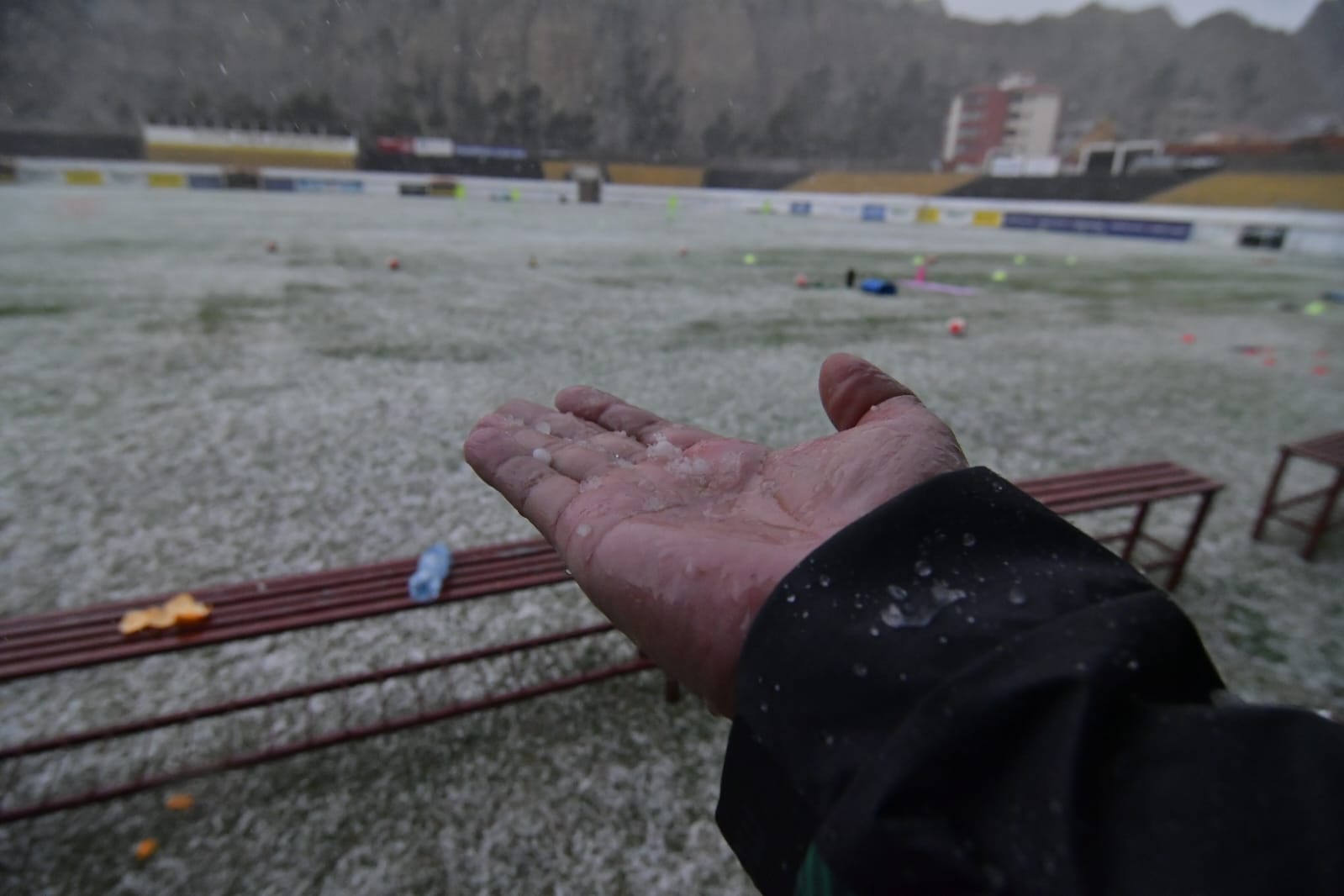 Una fuerte granizada interrumpe la primera práctica de la selección en Achumani