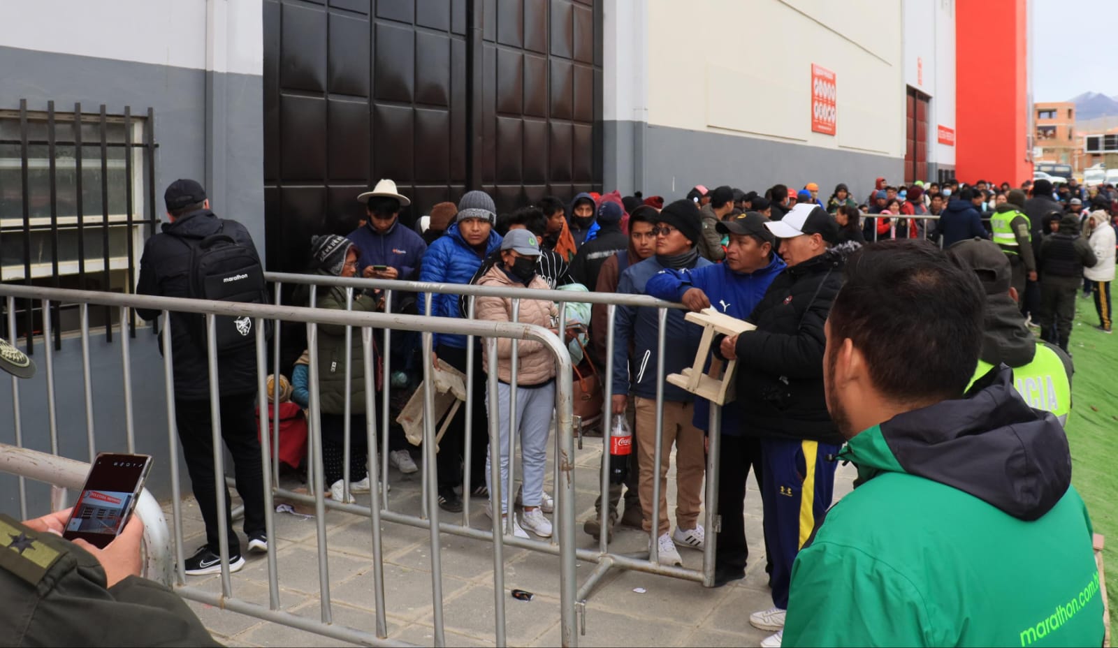 “He dormido dos noches aquí, me voy feliz porque ya tengo mis entradas”