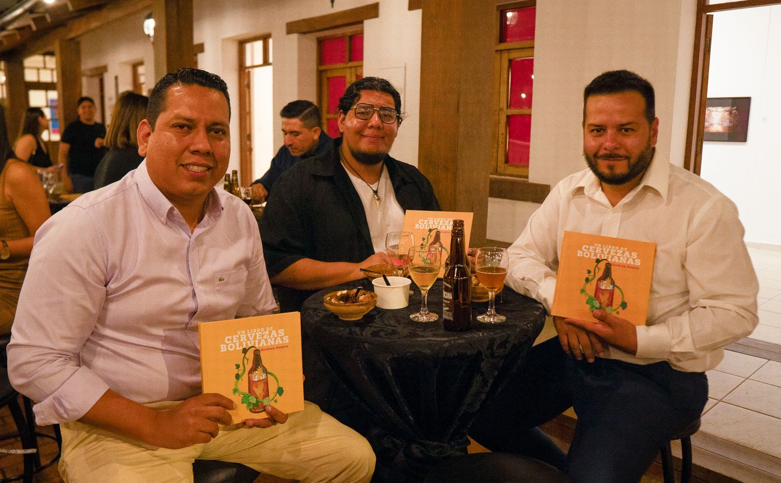 Un libro reseña a más de 50 marcas de cerveza  bolivianas y busca fortalecer el ecosistema de esta bebida en el país