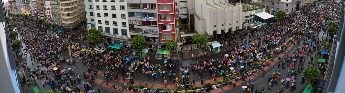 Multitudinaria marcha toma el centro  paceño en reclamo al alza de productos; sectores piden dialogar con Arce