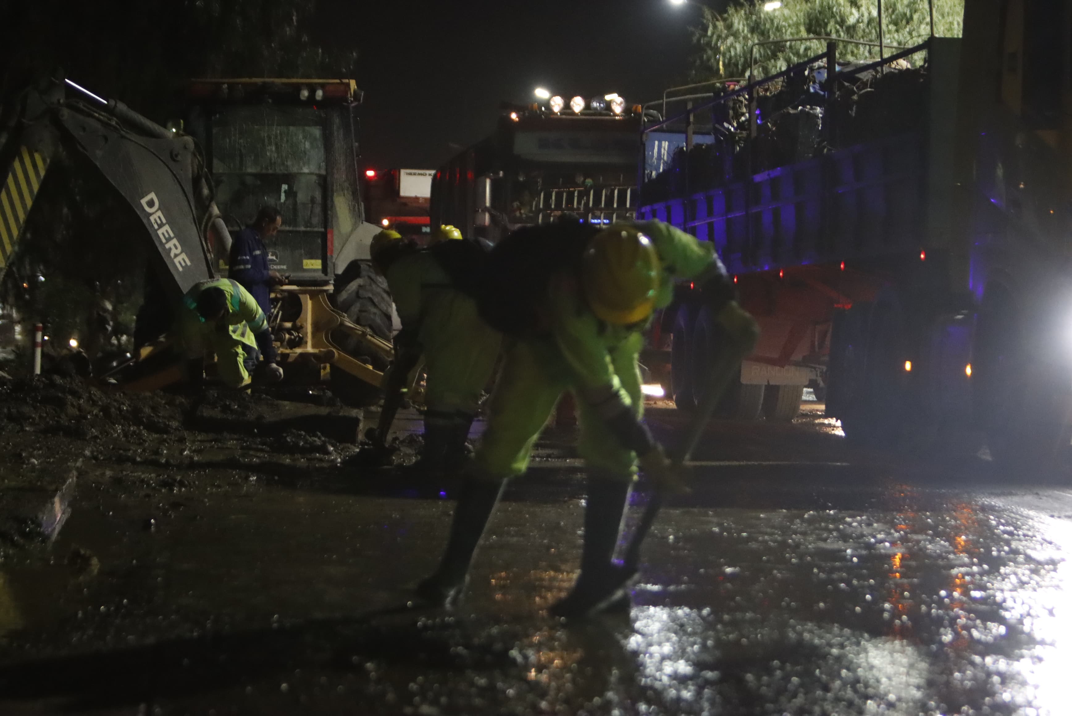 Desborde de río inunda varios sitios de Colcapirhua; Defensa Civil destina a 350 militares para ayudar en tareas