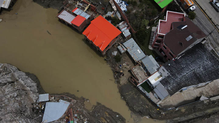 Especialistas temen un mayor riesgo de inundaciones y derrumbes en Bolivia para 2025