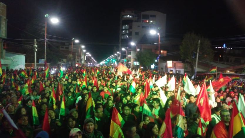 Cabildos de Santa Cruz, La Paz, Cochabamba, Potosí, Tarija y Oruro decidieron desobediencia civil contra binomio oficialista
