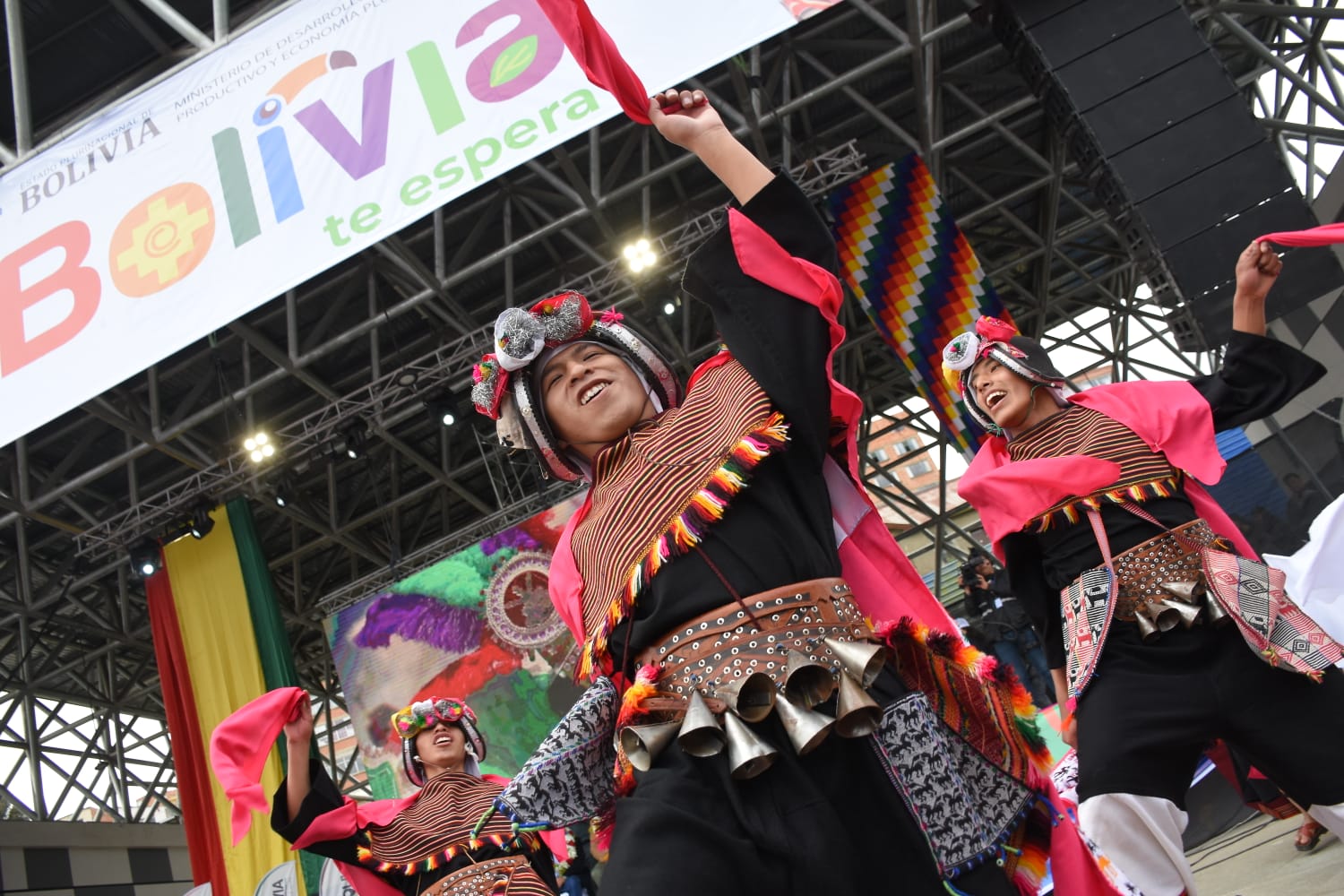 La diablada Urus brilló en el Día Internacional del Turismo