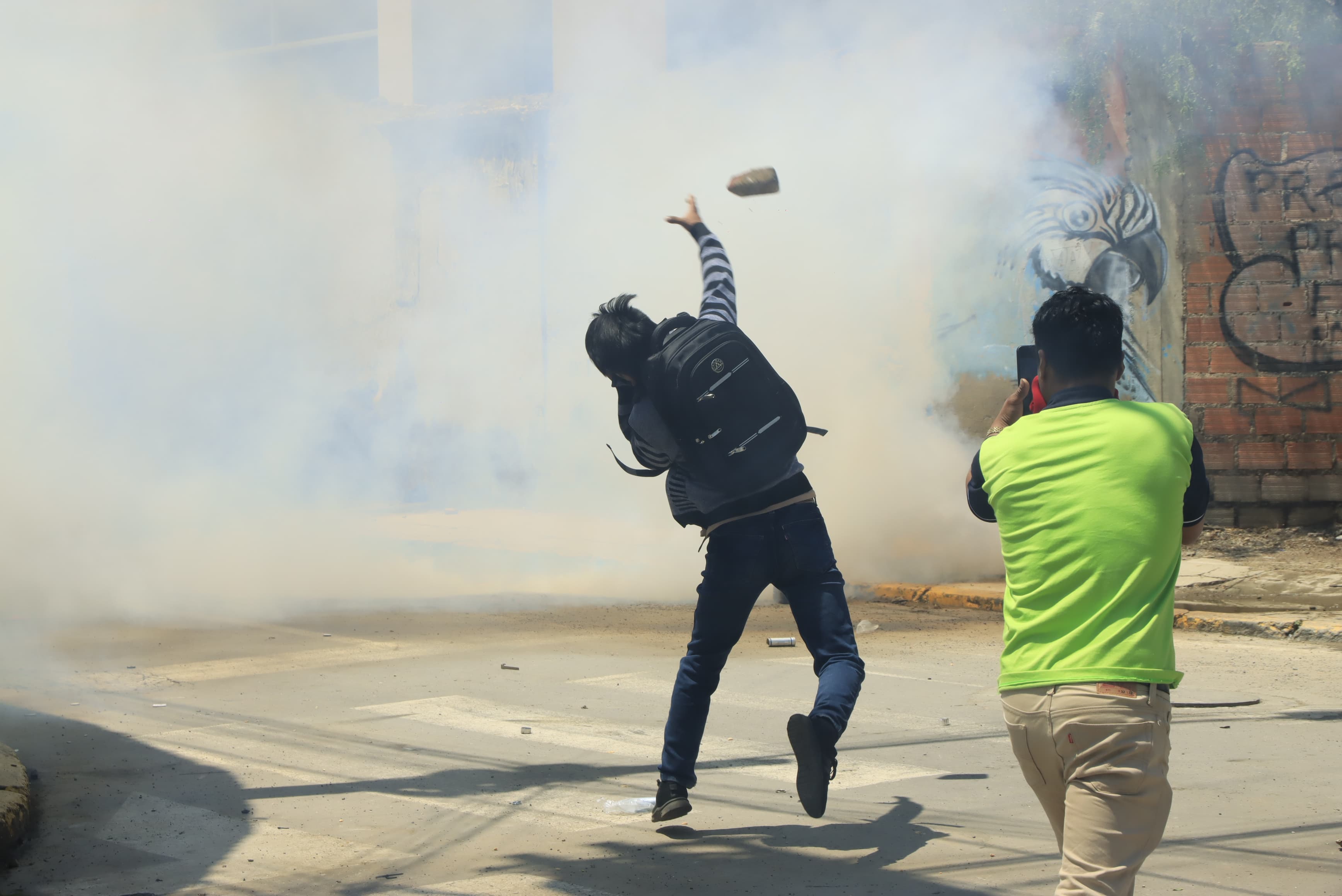 Campesinos evistas se enfrentan con la Policía en Cochabamba