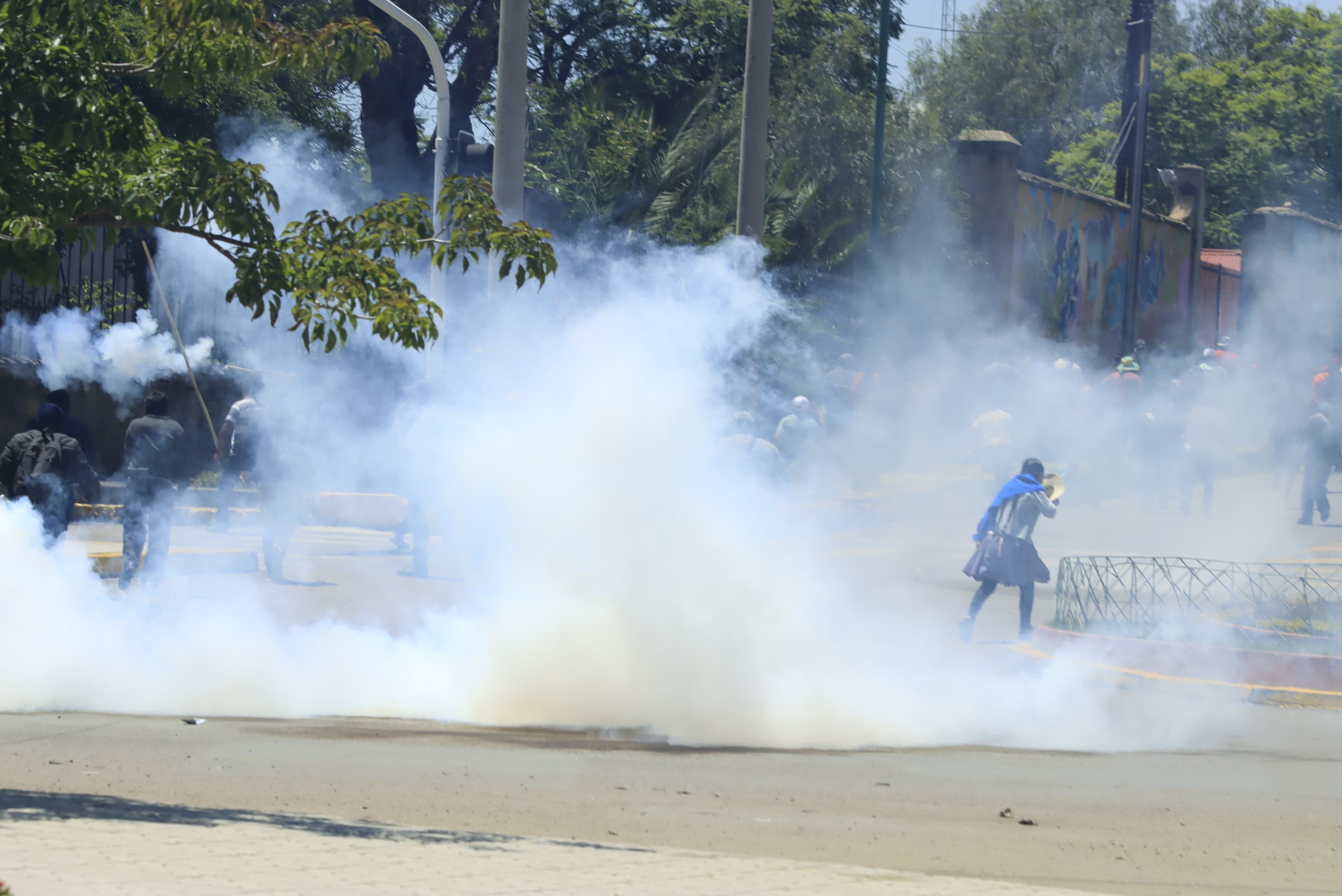 Campesinos evistas se enfrentan con la Policía en Cochabamba