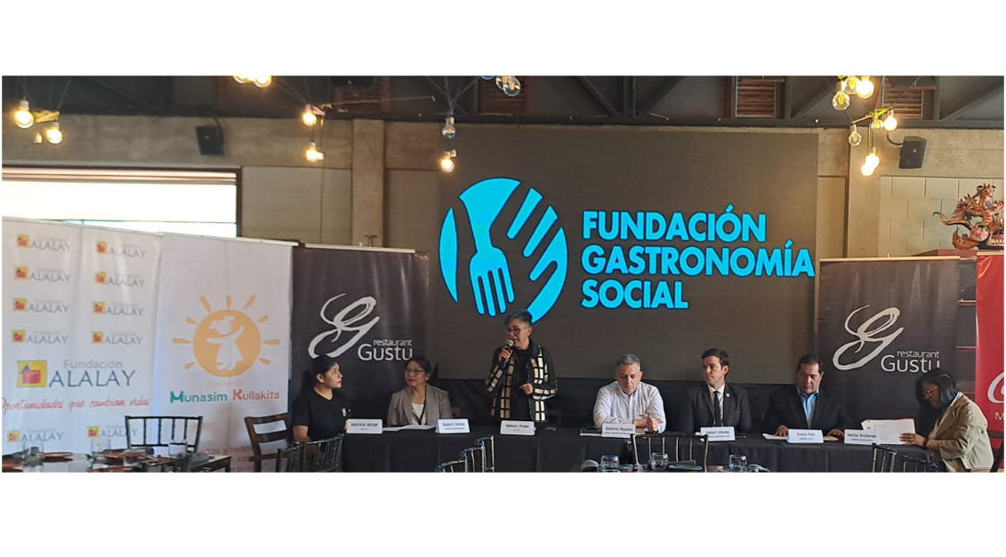 Jóvenes culminan con éxito Programa Boot Camps de Formación Básica en Servicio Gastronómico