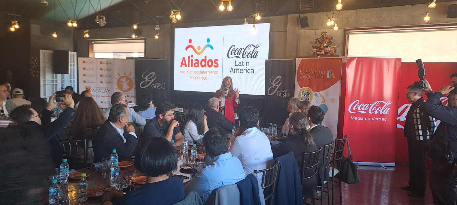 Jóvenes culminan con éxito Programa Boot Camps de Formación Básica en Servicio Gastronómico