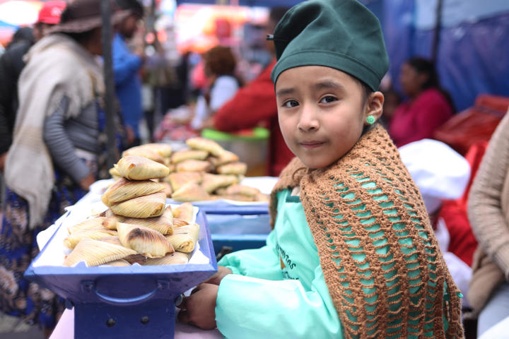 Los más pequeños se adueñan de la feria de la Alasita