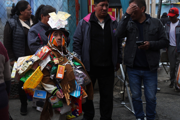 Los más pequeños se adueñan de la feria de la Alasita