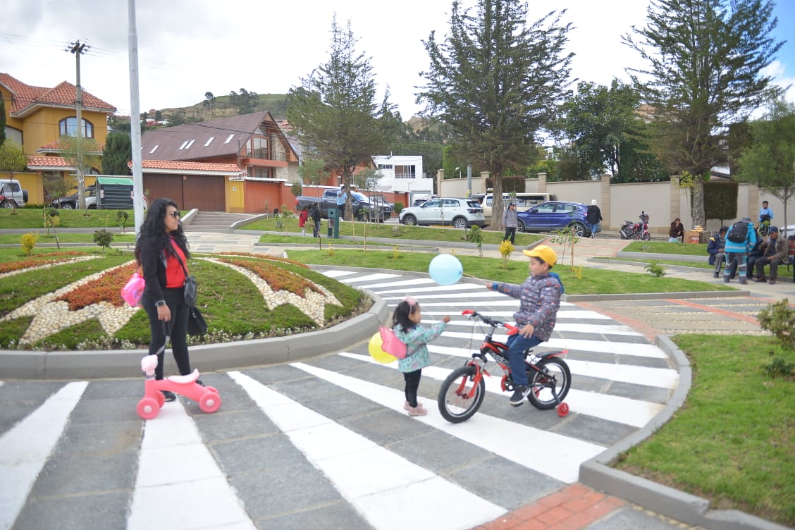 Alcaldía entrega tres obras de prevención y de recreación en Achumani