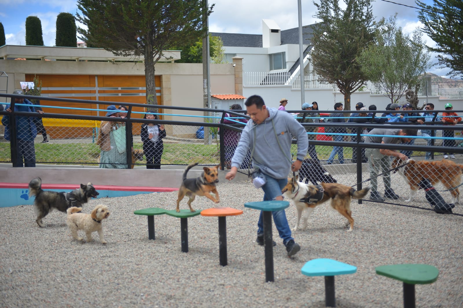 Alcaldía entrega tres obras de prevención y de recreación en Achumani