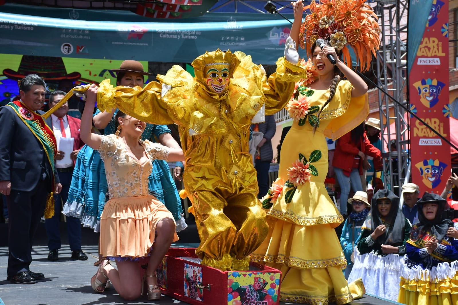 El Carnaval llegó a La Paz con el desentierro del pepino