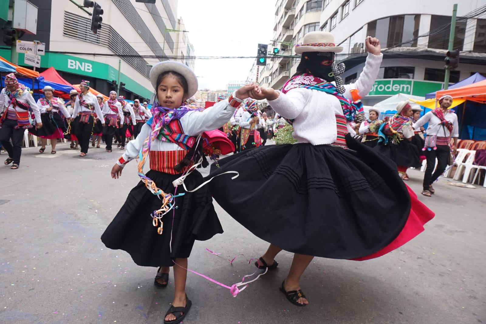 El Jisk'a Anata del Bicentenario llenó de color y tradición el centro paceño 
