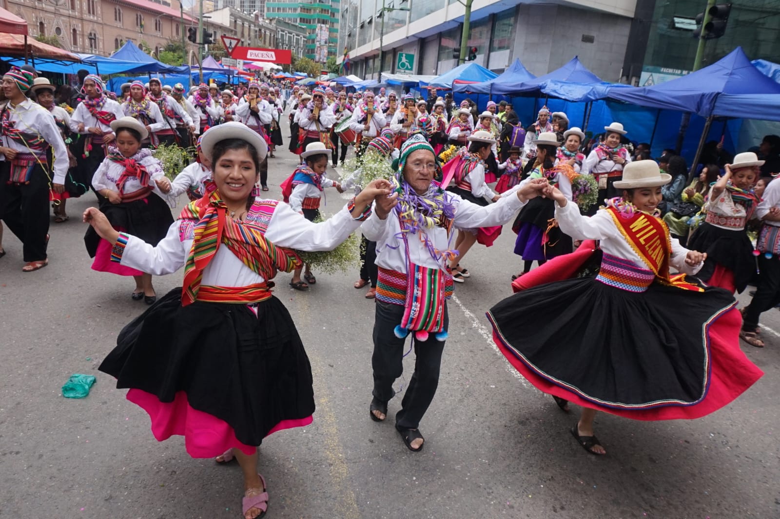 El Jisk'a Anata del Bicentenario llenó de color y tradición el centro paceño 