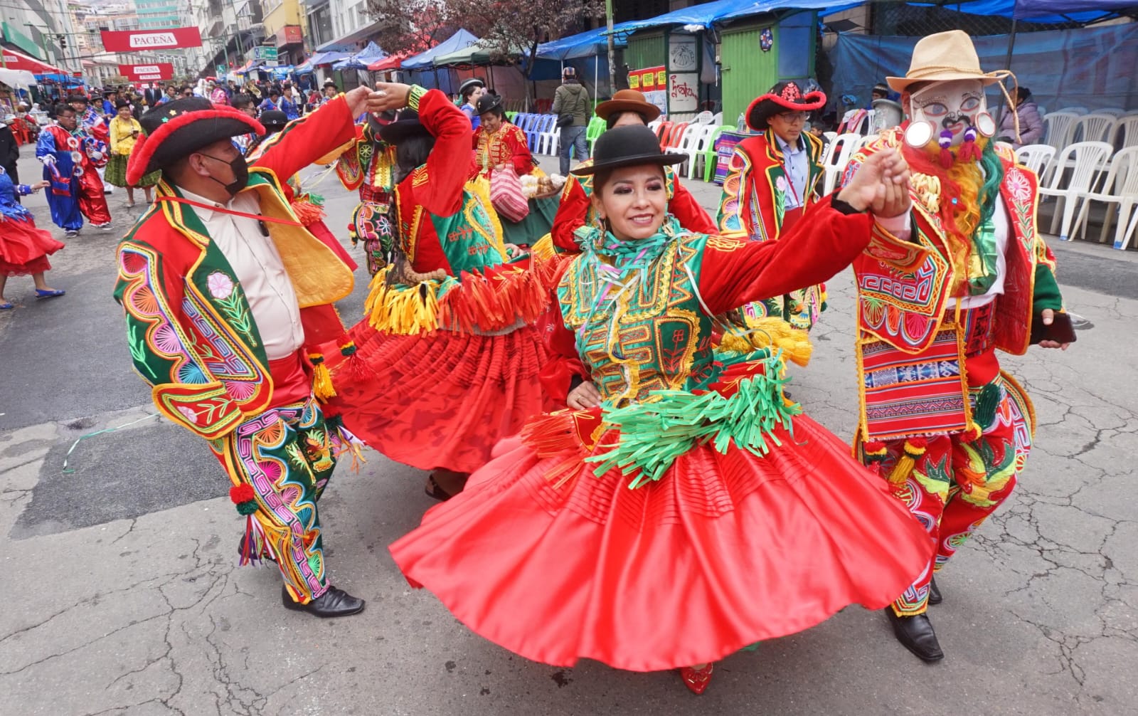 El Jisk'a Anata del Bicentenario llenó de color y tradición el centro paceño 