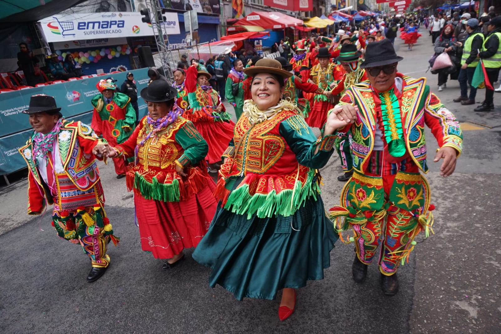 El Jisk'a Anata del Bicentenario llenó de color y tradición el centro paceño 