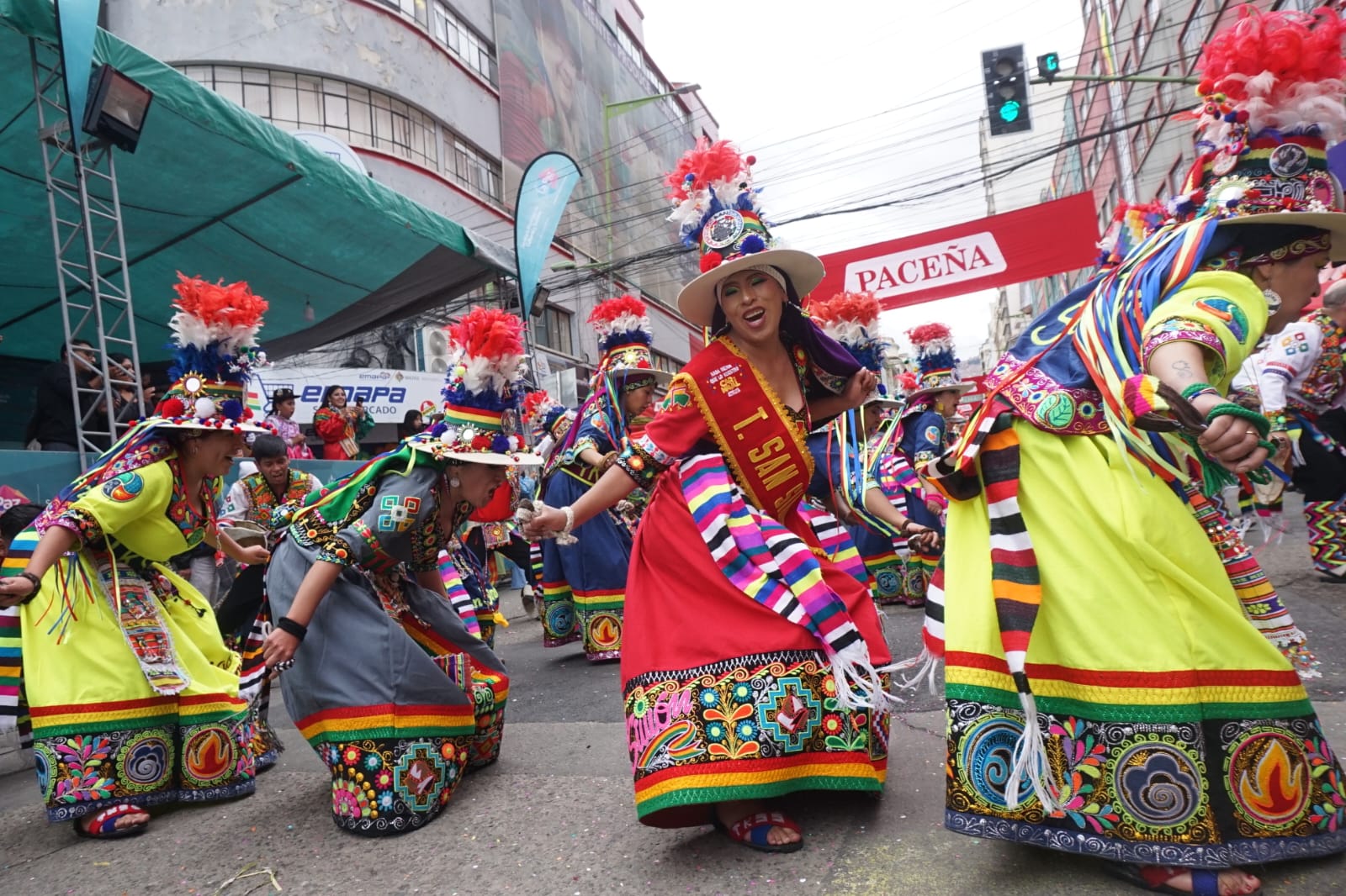 El Jisk'a Anata del Bicentenario llenó de color y tradición el centro paceño 