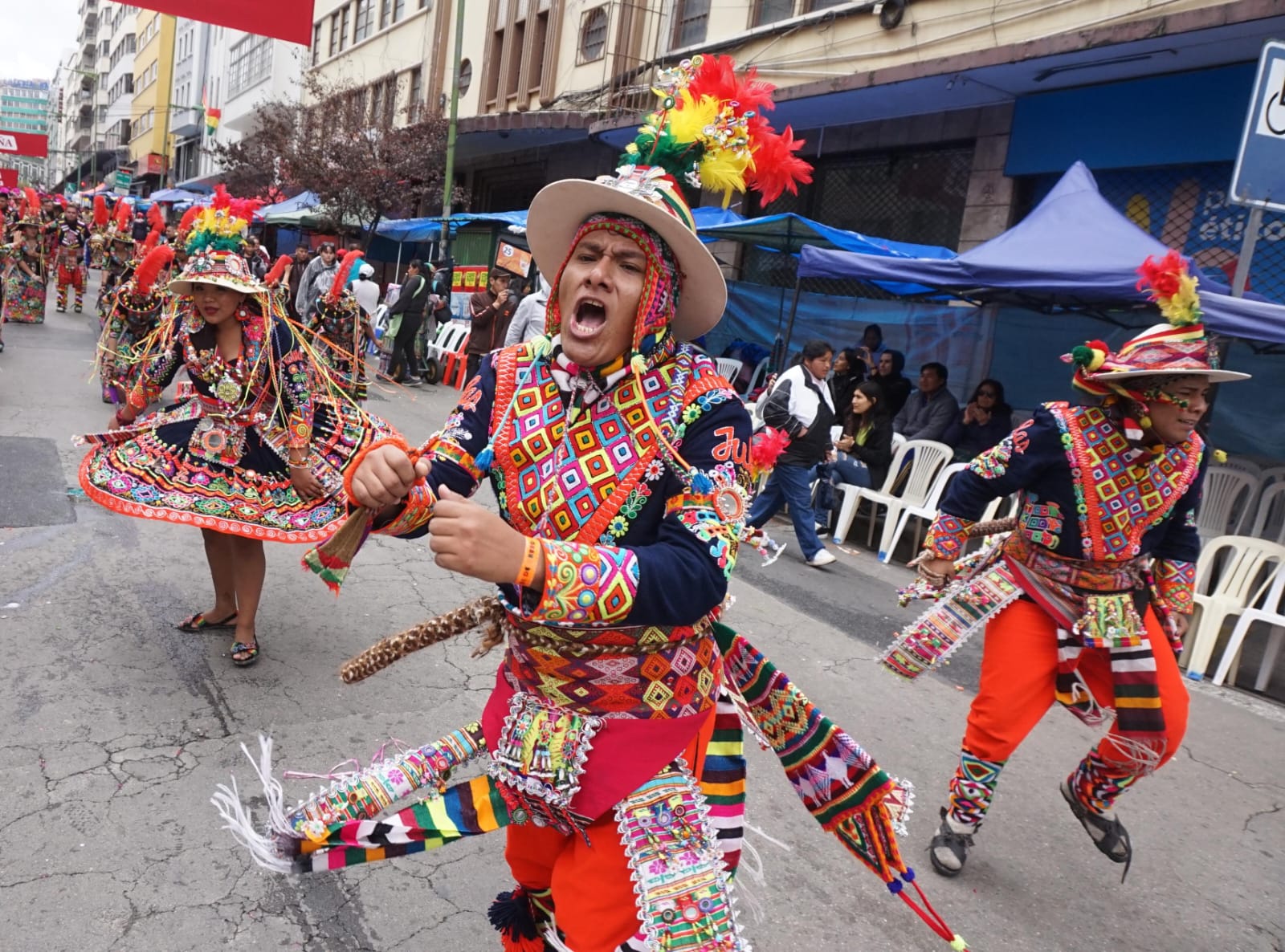 El Jisk'a Anata del Bicentenario llenó de color y tradición el centro paceño 