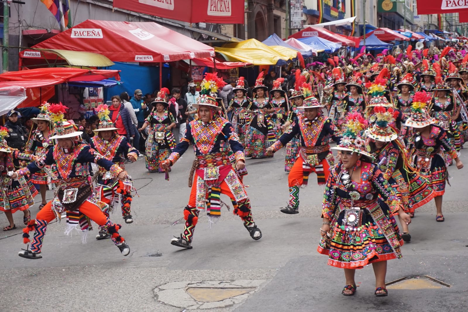 El Jisk'a Anata del Bicentenario llenó de color y tradición el centro paceño 