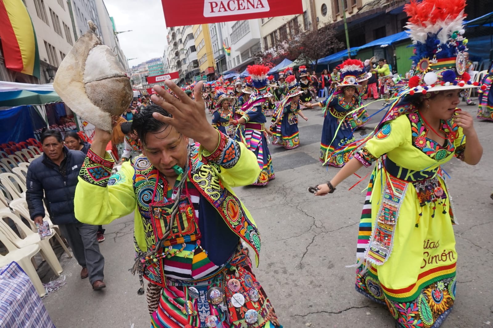 El Jisk'a Anata del Bicentenario llenó de color y tradición el centro paceño 