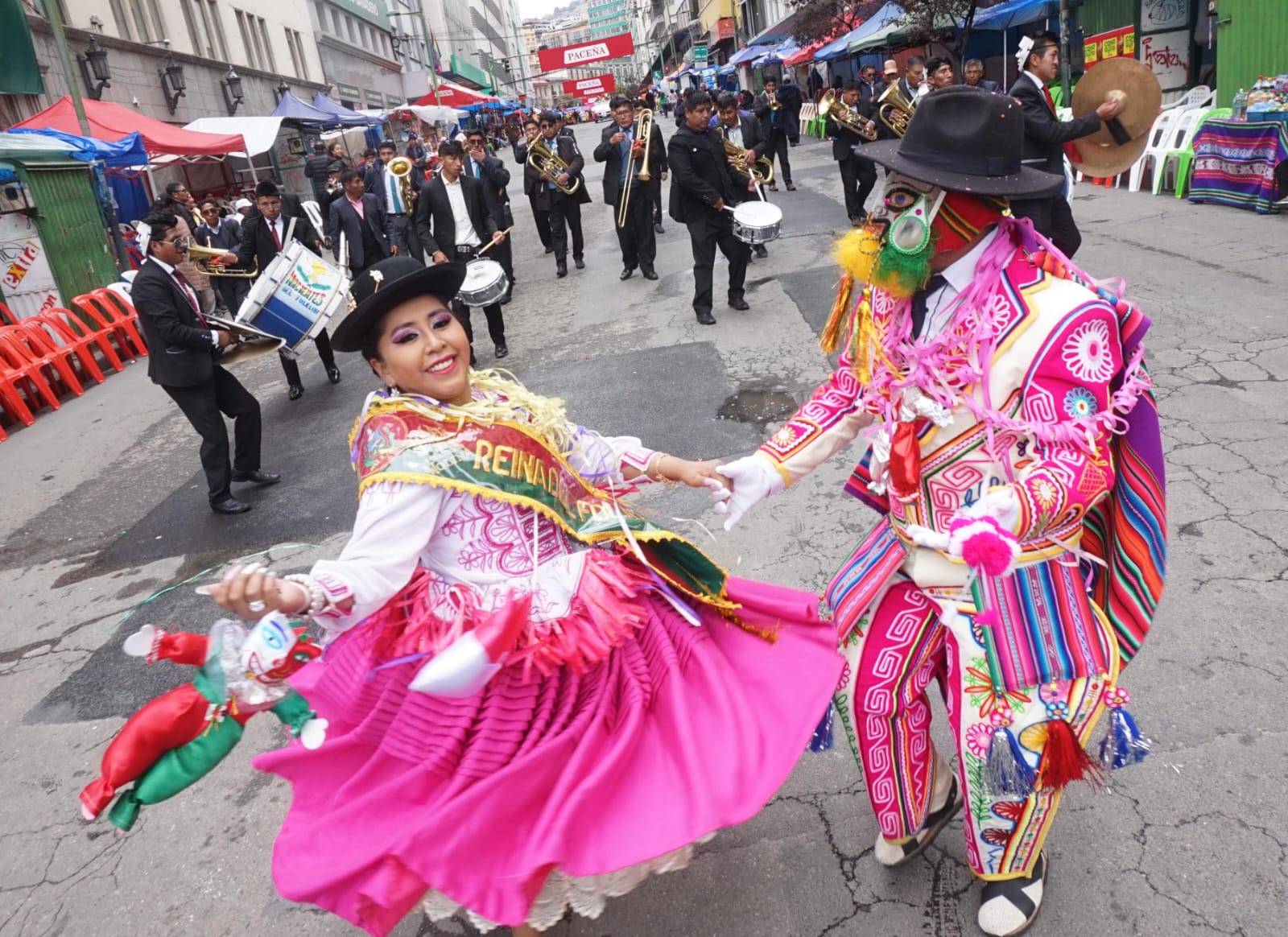 El Jisk'a Anata del Bicentenario llenó de color y tradición el centro paceño 