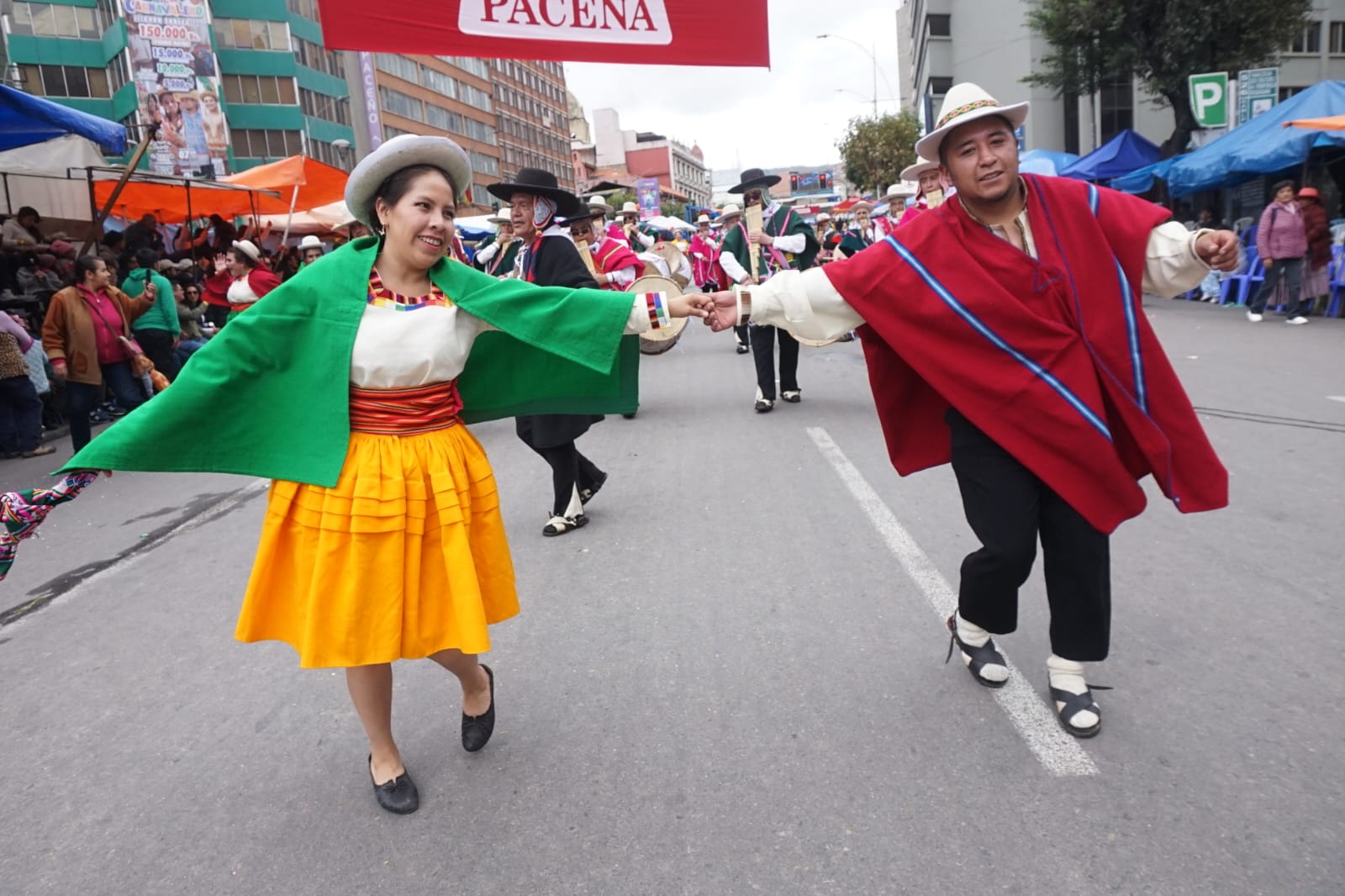 El Jisk'a Anata del Bicentenario llenó de color y tradición el centro paceño 