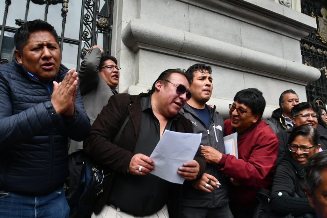 Choferes protestan por ley que revoca incremento tarifario y  advierten con un paro de 48 horas