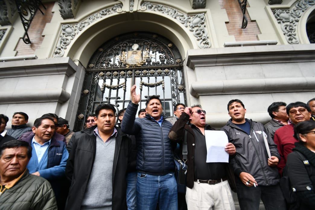 Choferes protestan por ley que revoca incremento tarifario y  advierten con un paro de 48 horas