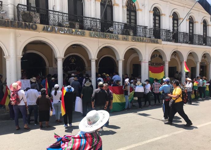 Nueva forma de protestar, vecinos realizan clausuras simbólicas de entidades públicas