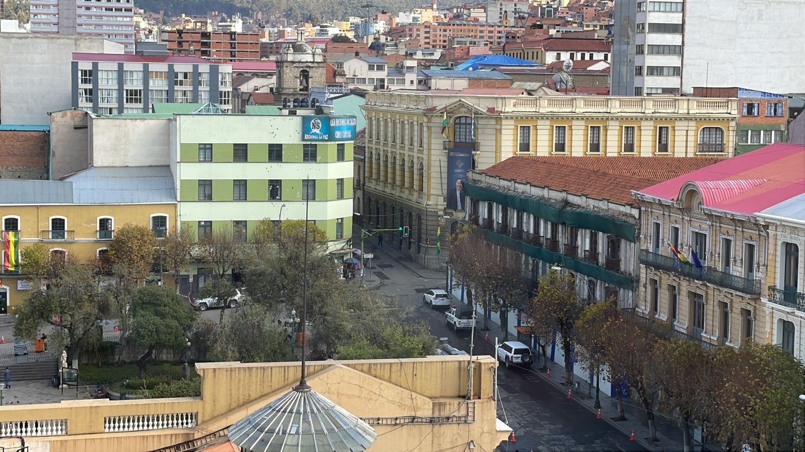 Ante protestas de cooperativistas y Comité Multisectorial, Policía refuerza  control en cercanías de la plaza Murillo