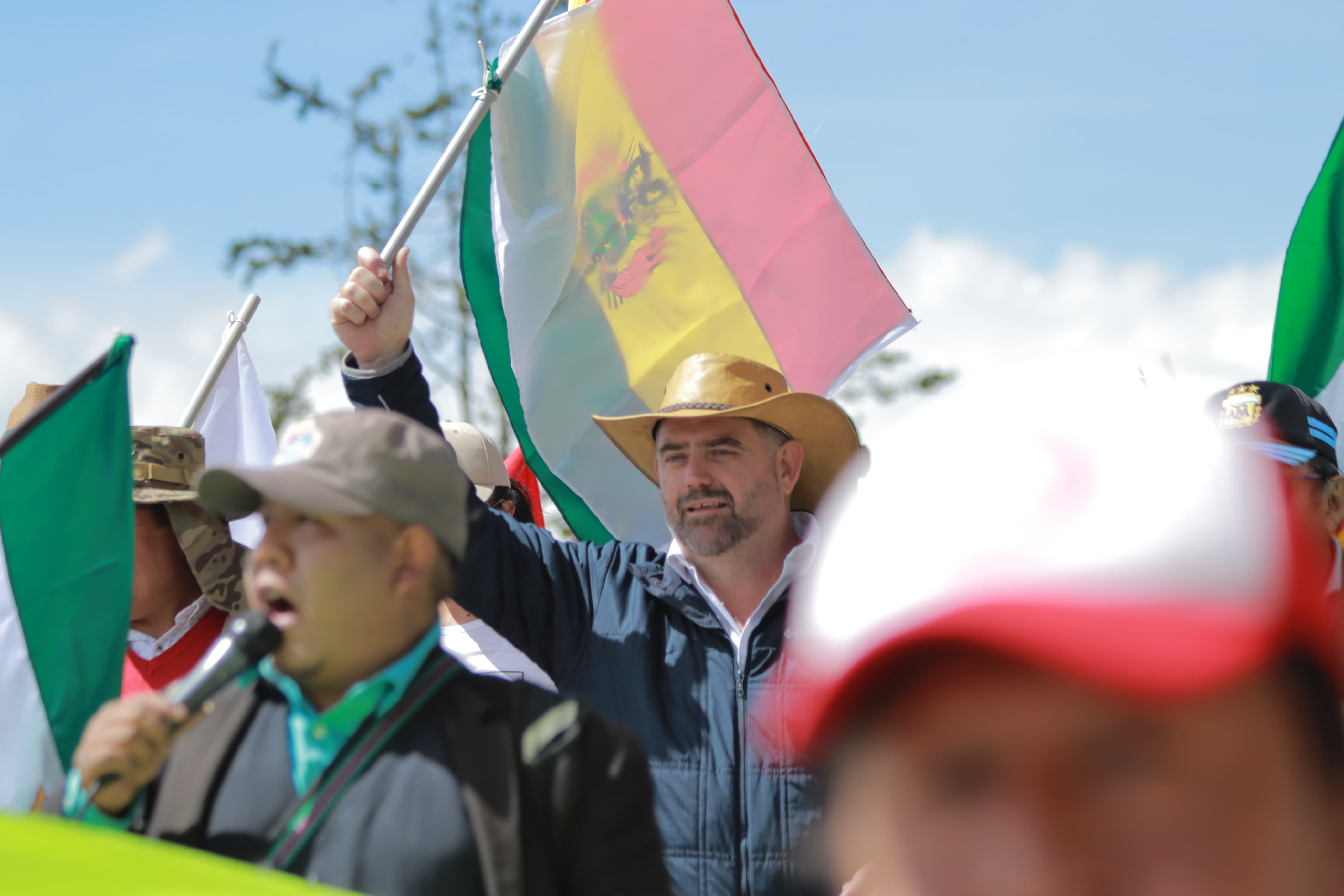 Marcha del Comité Multisectorial llega  al centro paceño y entrega pliego  petitorio y propuestas al Gobierno