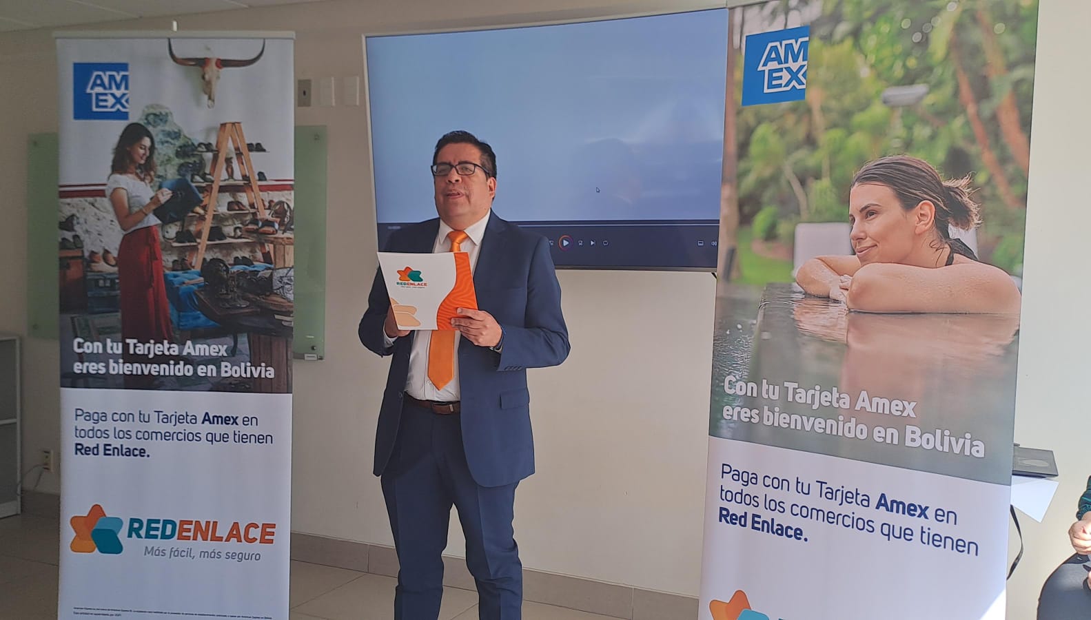 American Express y Red Enlace anuncian la incorporación de miles de establecimientos que aceptan Amex a través de una amplia colaboración en Bolivia