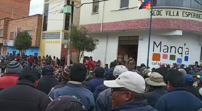 Vecinos De El Alto Denuncian Abusos Para Obligarlos A Marchar, Varias ...