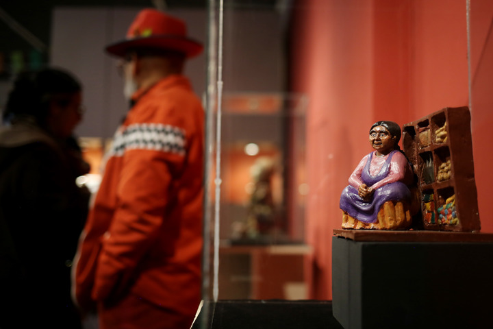 Una muestra homenajea a lo mejor  de la artesanía en miniatura de la Alasita