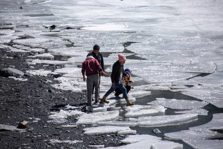 La laguna glacial Ventanani, un paraíso efímero rodeado de aguas turquesa en Bolivia