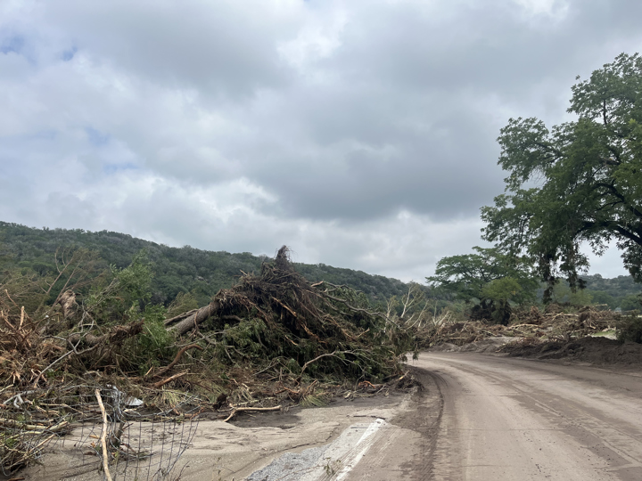 Más de 100 muertos en Texas por las inundaciones mientras la comunidad busca desaparecidos