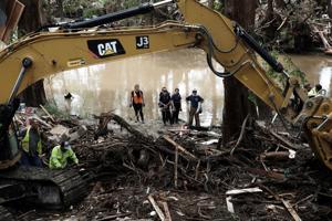 Más de 100 muertos en Texas por las inundaciones mientras la comunidad busca desaparecidos
