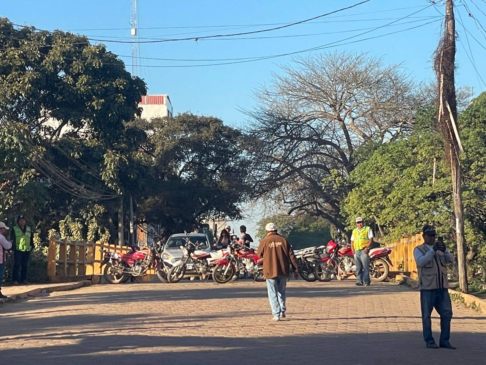 Benianos cumplen un paro cívico de  24 horas; exigen soluciones en salud