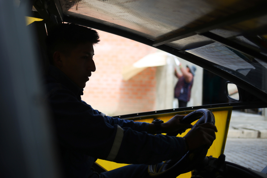 El "Katari MRC5", el auto eléctrico hecho por estudiantes con batería de litio boliviano