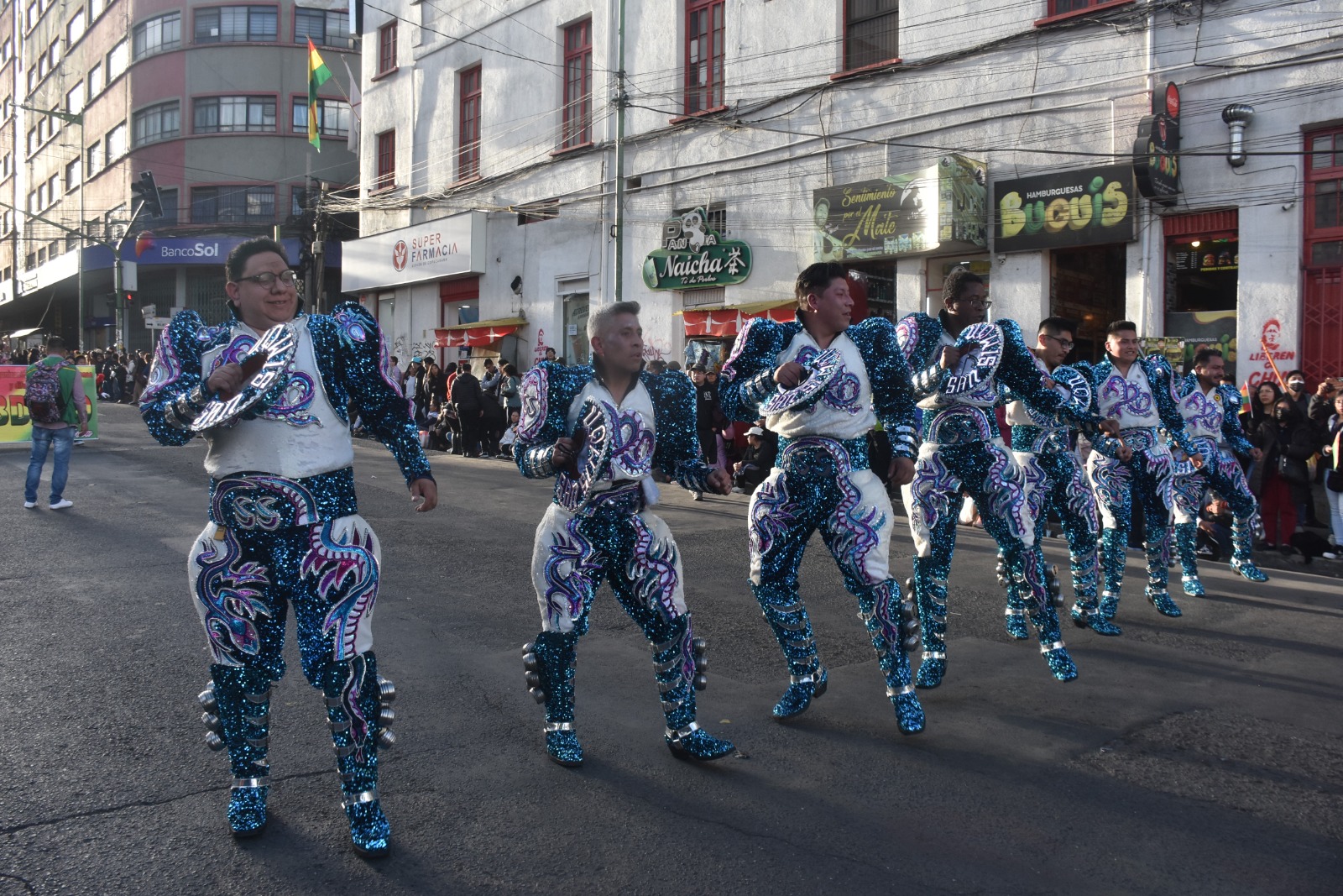 La Paz celebra ser la cuna del caporal  con una entrada folclórica con más de 600 bailarines