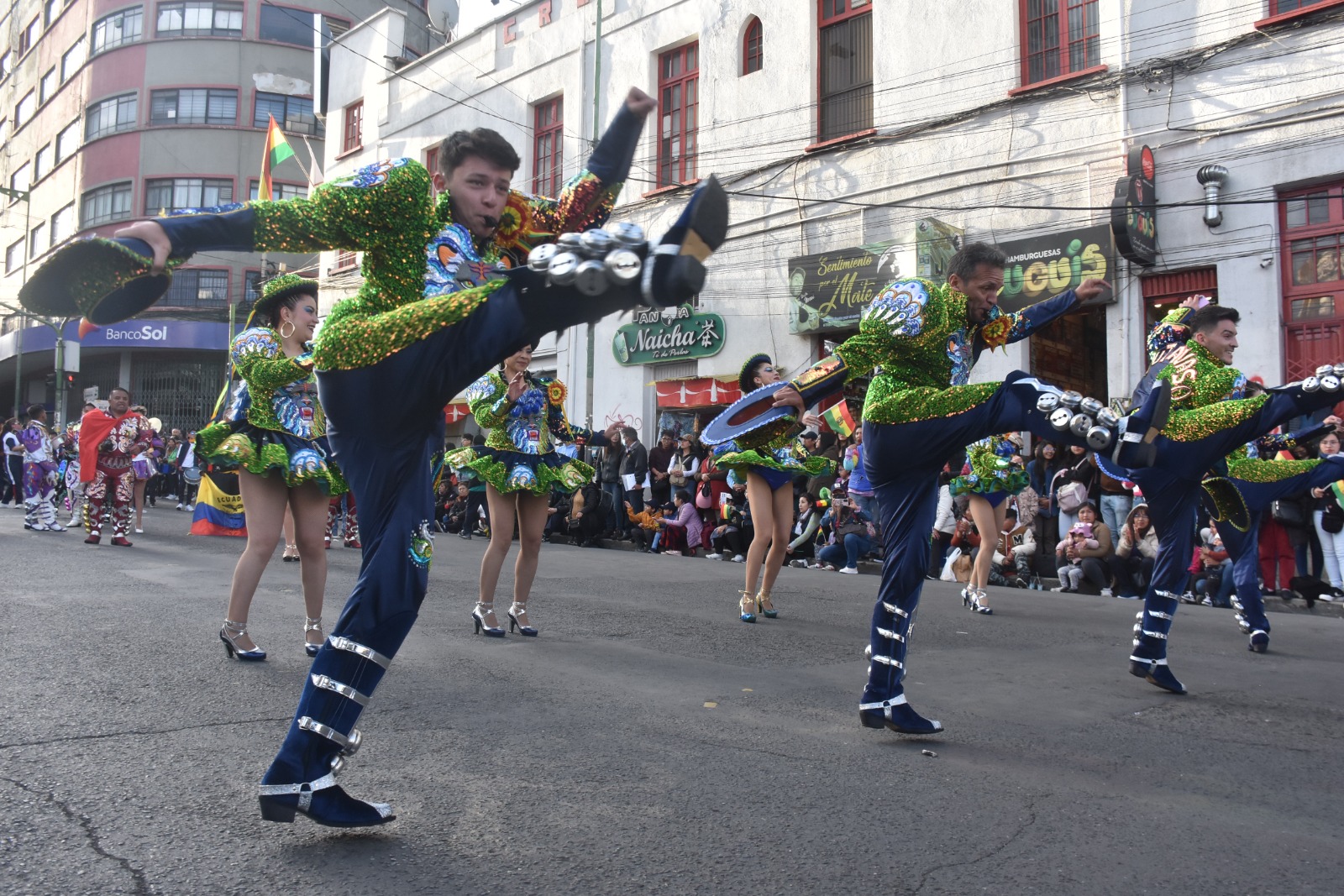 La Paz celebra ser la cuna del caporal  con una entrada folclórica con más de 600 bailarines