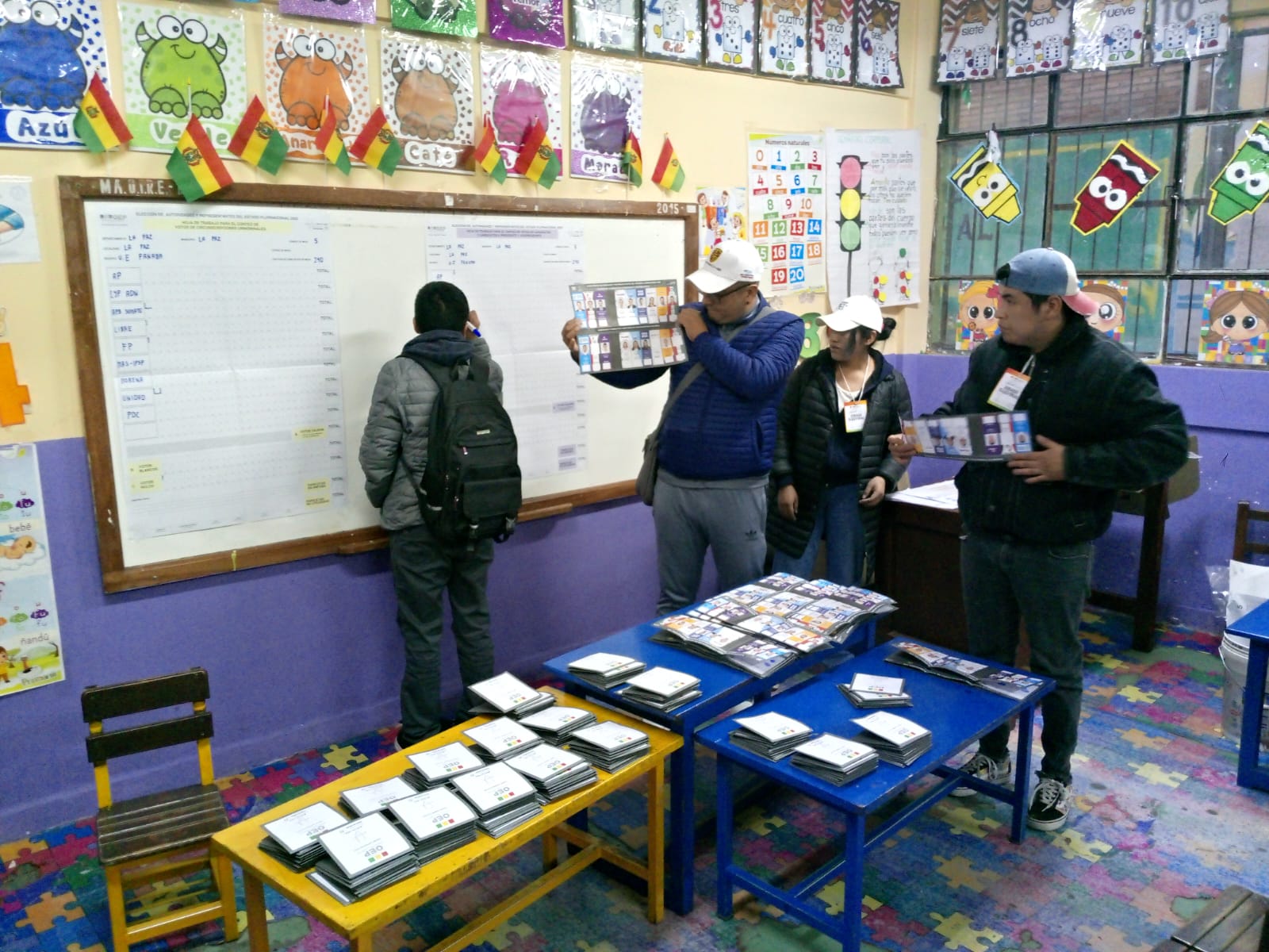 Bolivia se encamina a la segunda vuelta electoral tras una jornada pacífica y con alta participación ciudadana