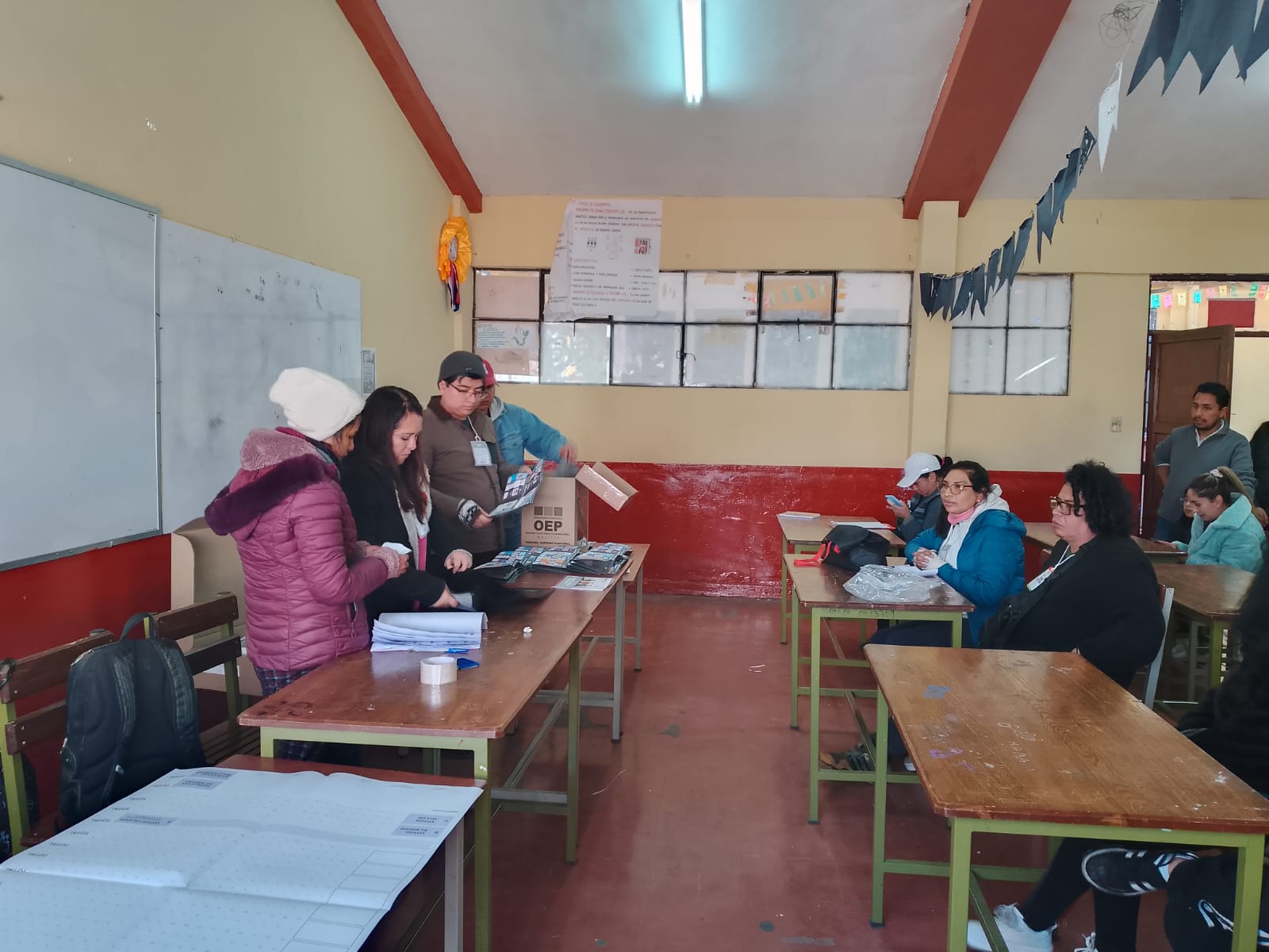 Bolivia se encamina a la segunda vuelta electoral tras una jornada pacífica y con alta participación ciudadana