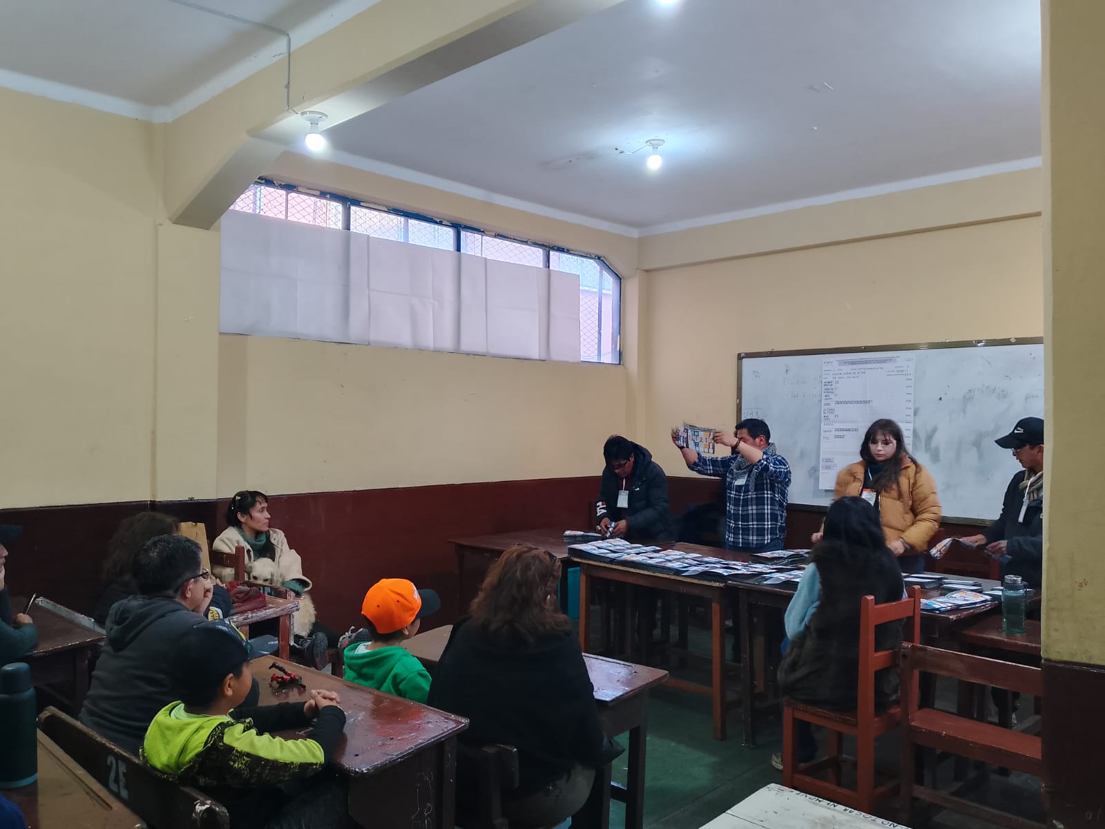 Bolivia se encamina a la segunda vuelta electoral tras una jornada pacífica y con alta participación ciudadana