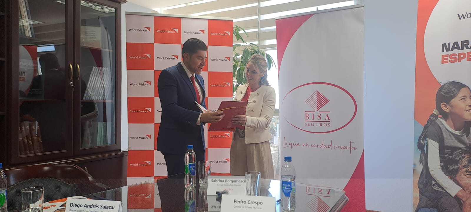 BISA Seguros y World Vision Bolivia firman alianza estratégica para promover la atención empática y la lucha contra la violencia