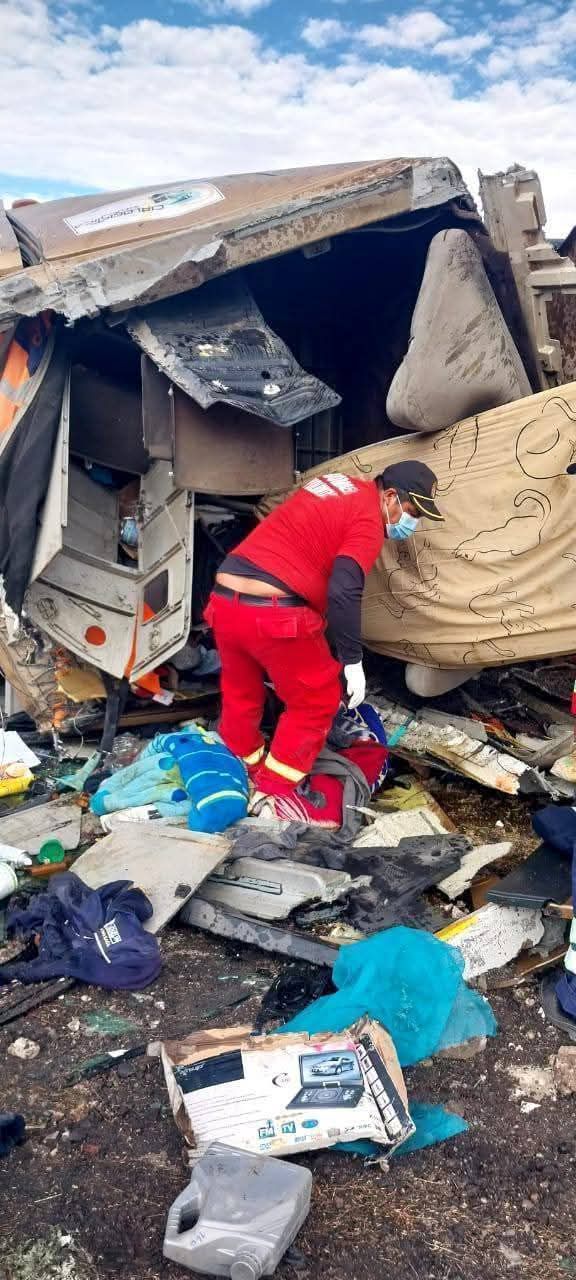 Reportan el vuelco de una cisterna boliviana en la carretera Binacional de Perú; hay un fallecido