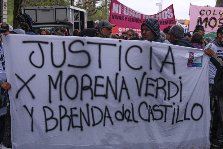 Miles marchan en Argentina para exigir justicia para las víctimas de triple feminicidio