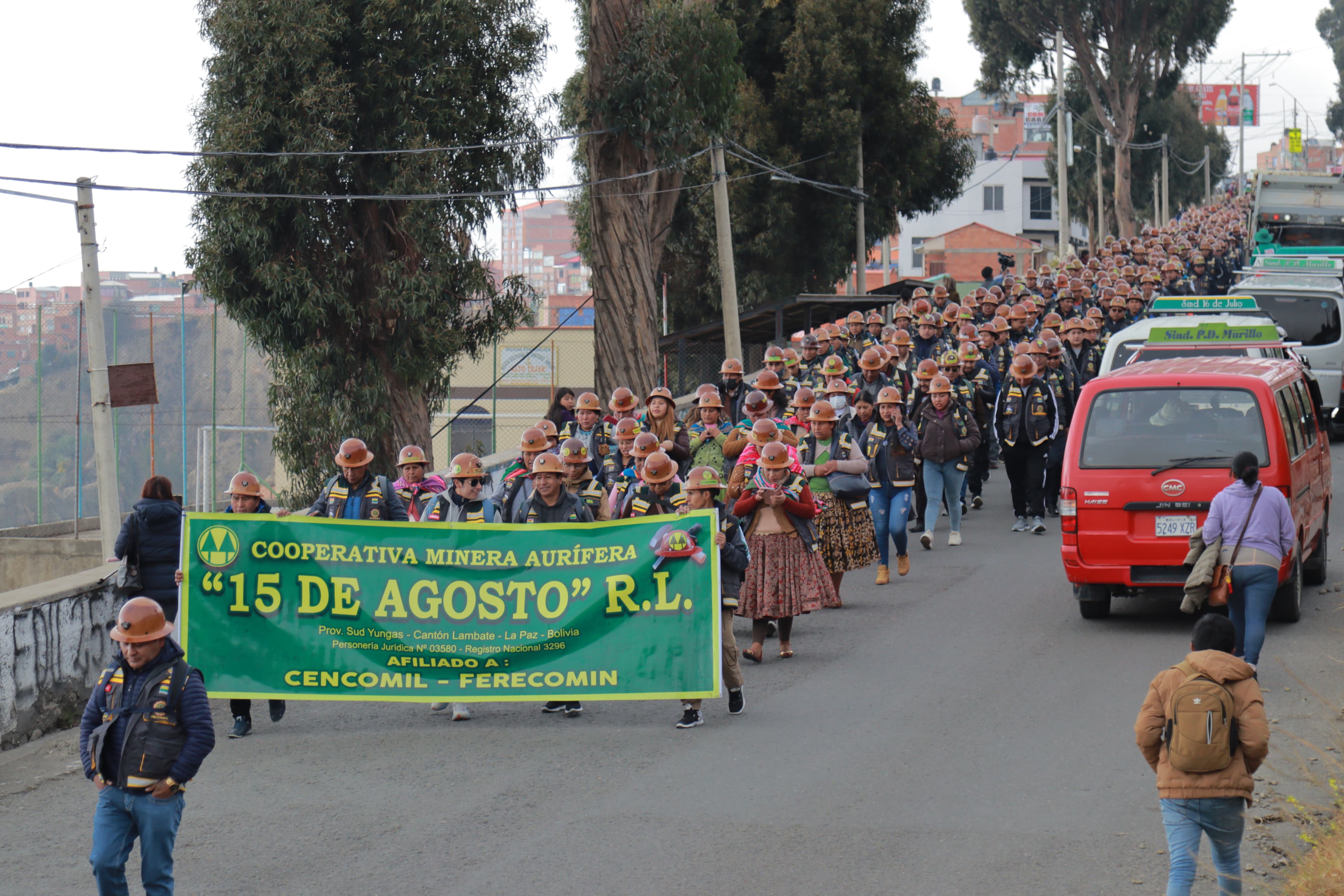 Cooperativistas marchan en La Paz  para presentar  agenda de trabajo al Gobierno